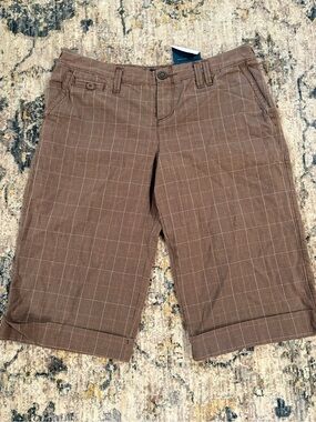 Y2K NWT Women’s American Eagle brown plaid shorts/capris  Size 10